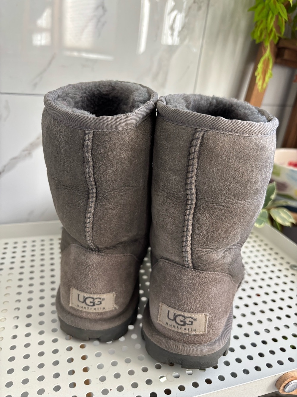 UGG Australia Classic Short Grey Suede Sheepskin Winter Boots Sz 6 (Style 5835)